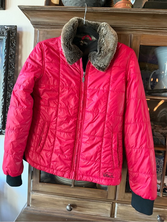 Vans Jackets & Blazers - Vans Red Quilted Puffer Jacket with Faux Fur Collar